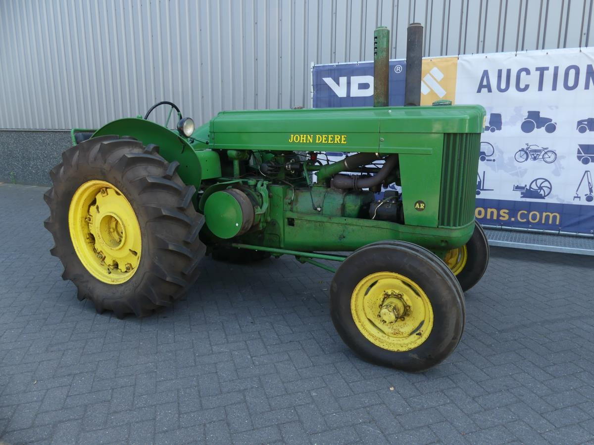 Tractor John-Deere AR