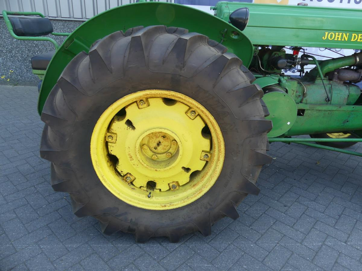 Tractor John-Deere AR