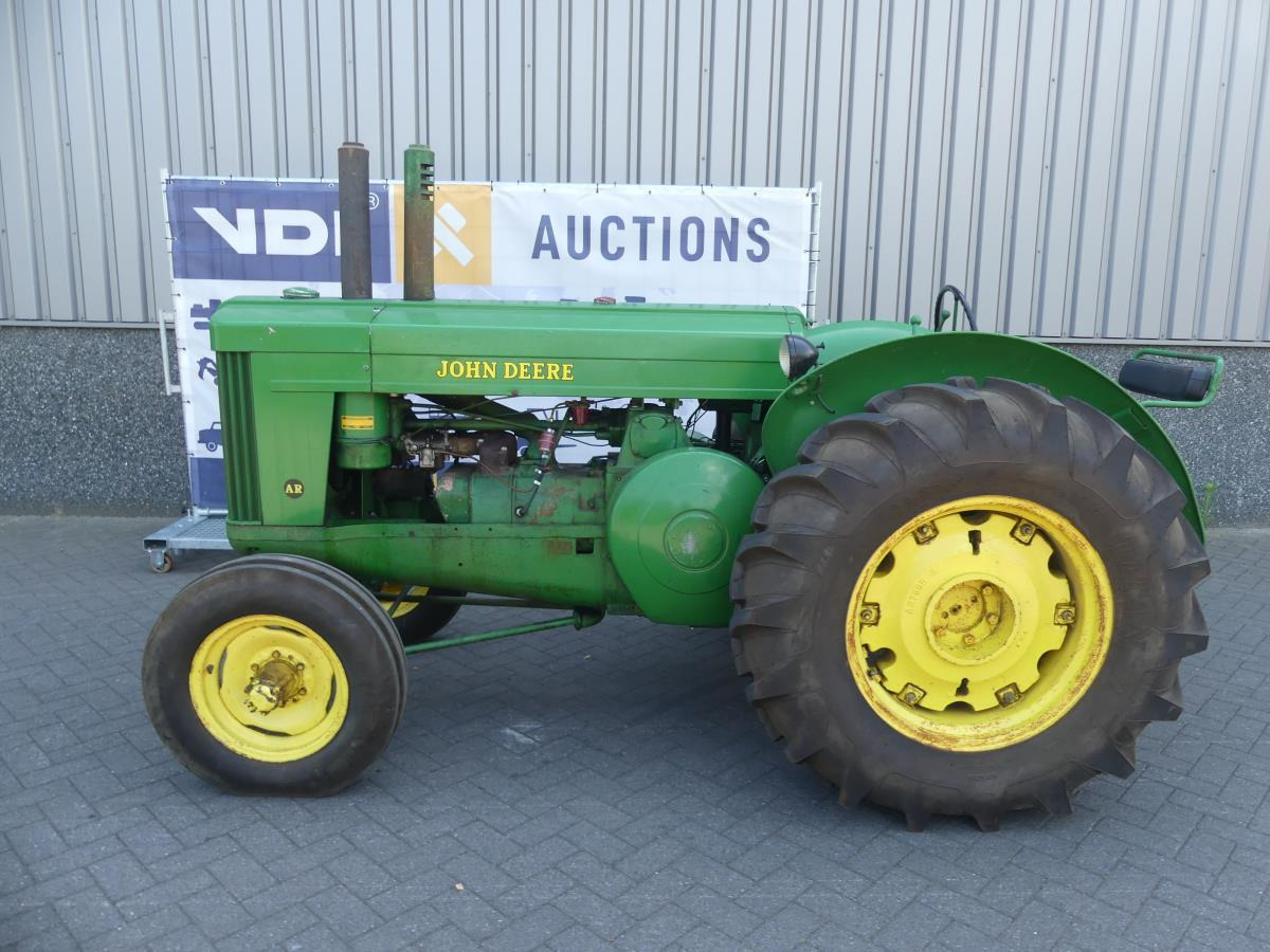 Tractor John-Deere AR
