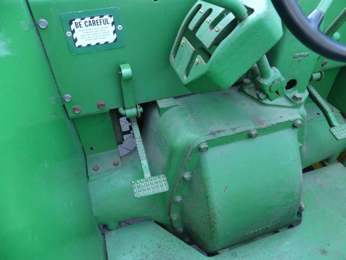 Tractor John-Deere AR
