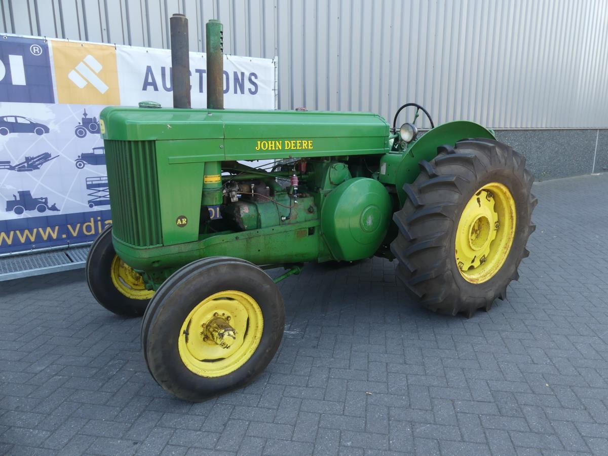 Tractor John-Deere AR