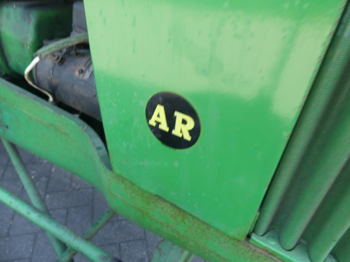 Tractor John-Deere AR