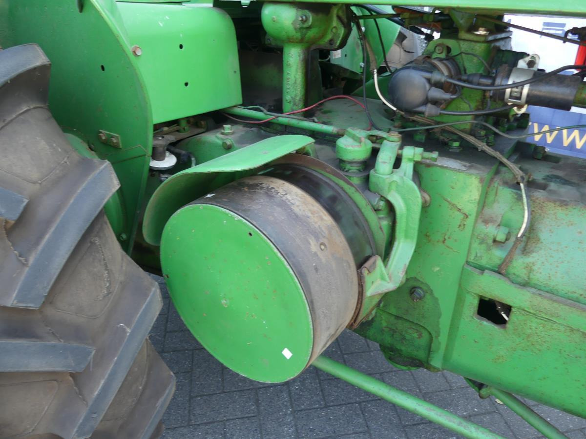 Tractor John-Deere AR