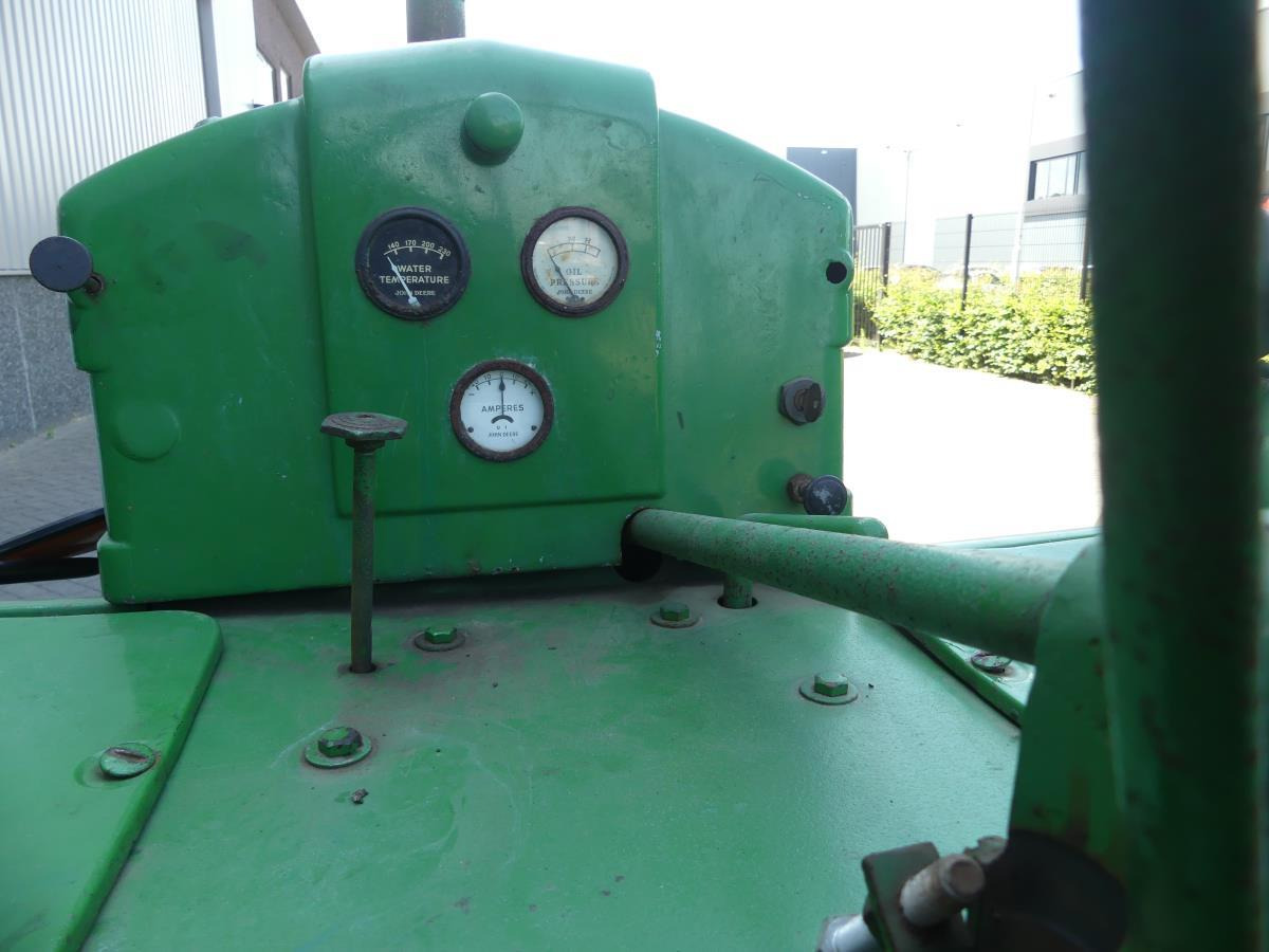 Tractor John-Deere AR
