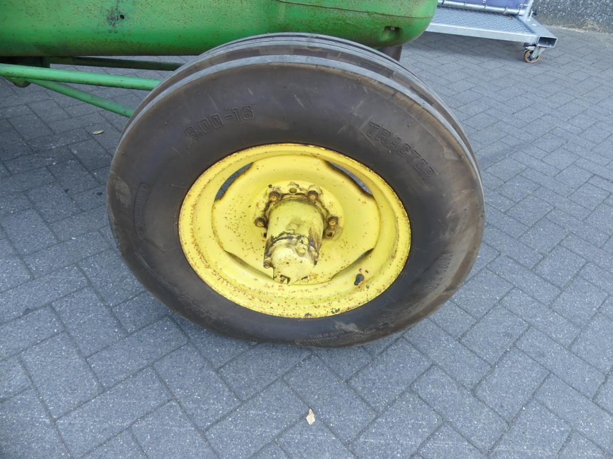 Tractor John-Deere AR