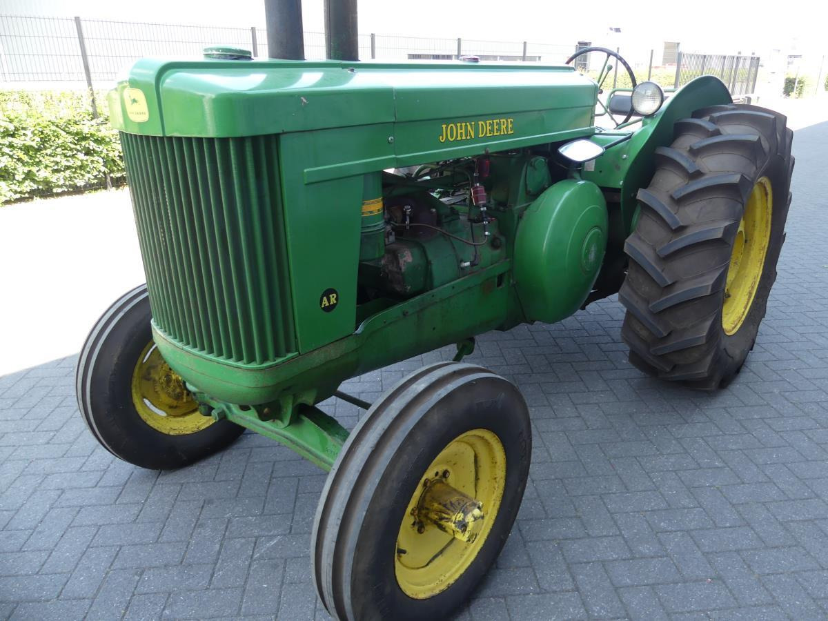Tractor John-Deere AR