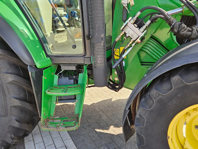 Tractor John Deere met 631 voorlader 6230