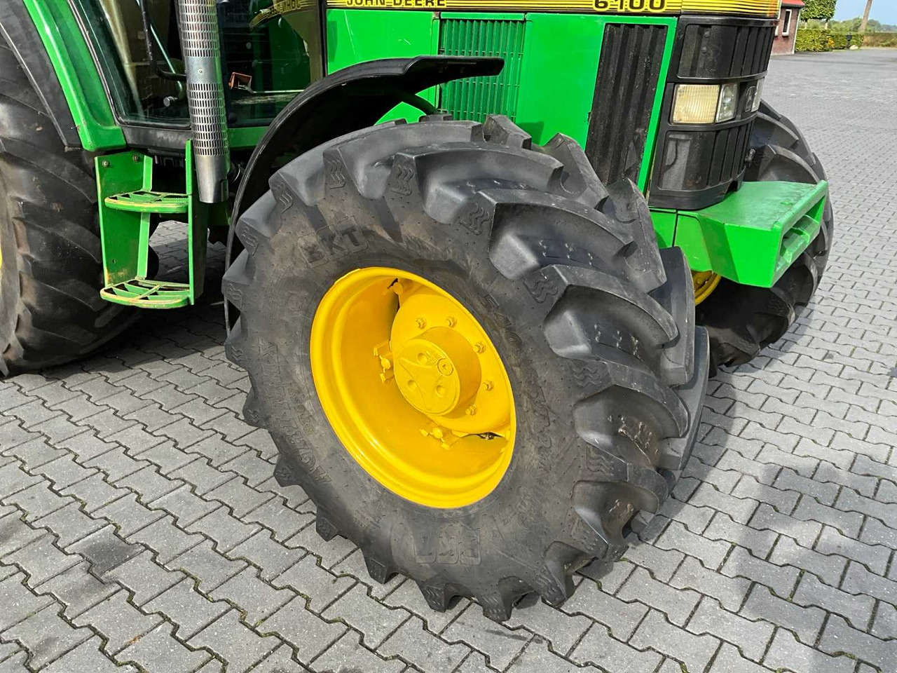 Tractor John deere 6100