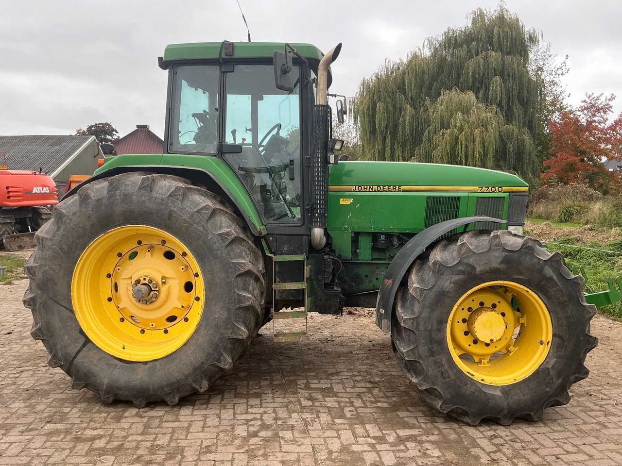 Tractor John deere 7700