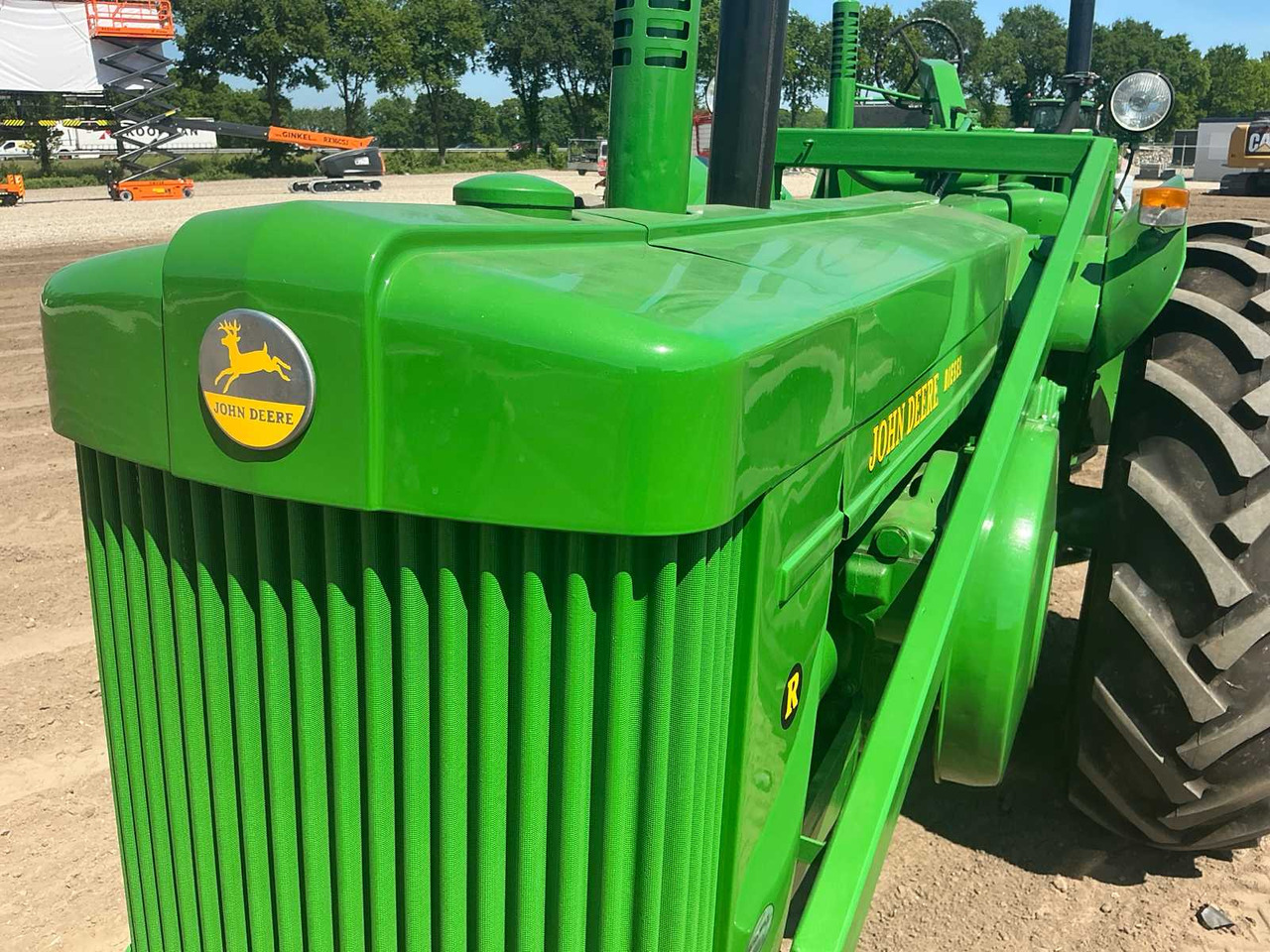 Tractor John deere R