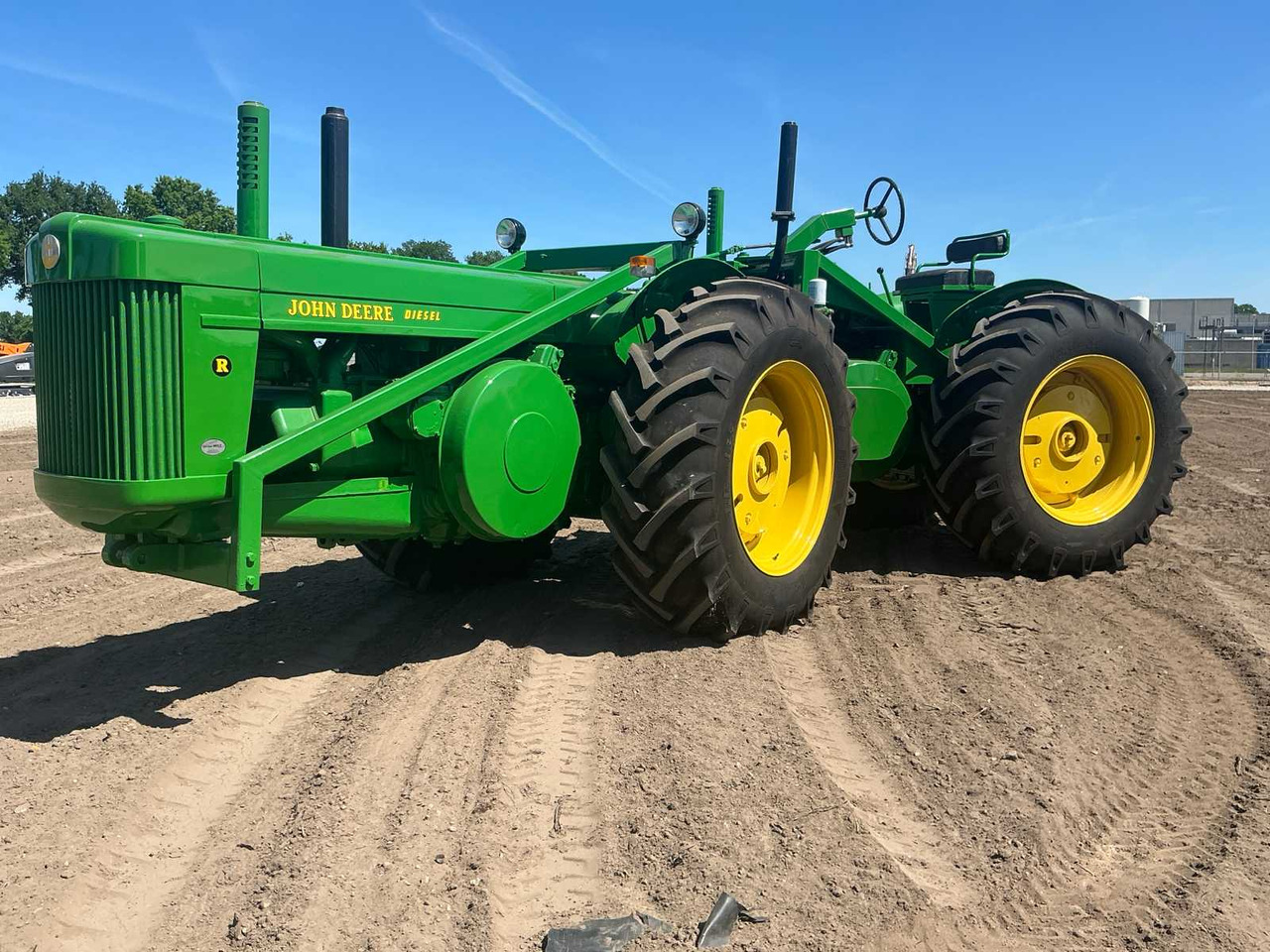 Tractor John deere R