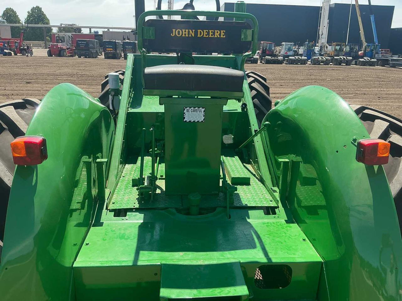 Tractor John deere R