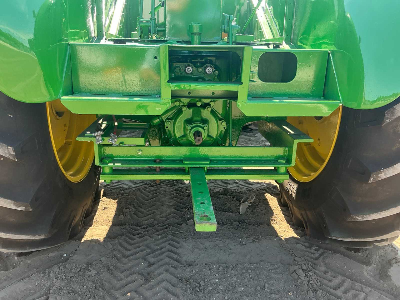 Tractor John deere R