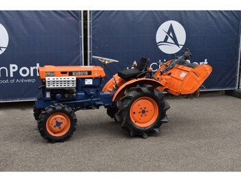 Kubota B7000 - tractor
