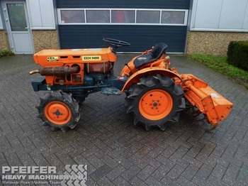 Kubota B7001, 4x4, Cutter - Tractor