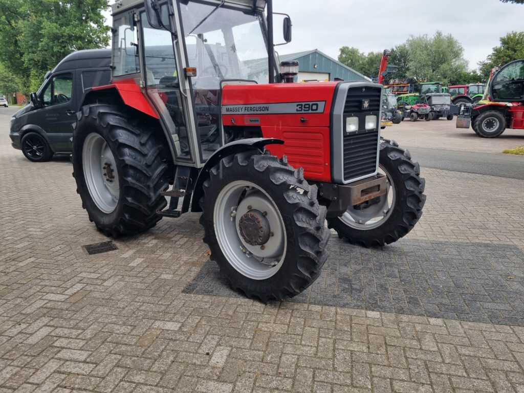 Tractor MASSEY FERGUSON 390