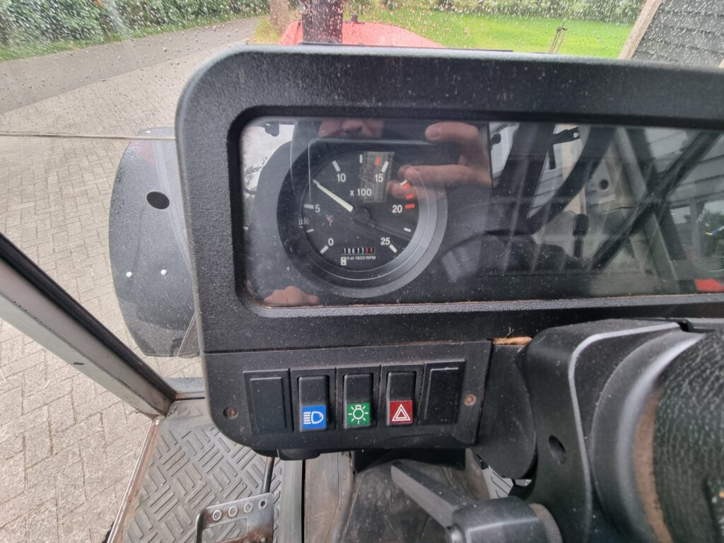 Tractor MASSEY FERGUSON 390