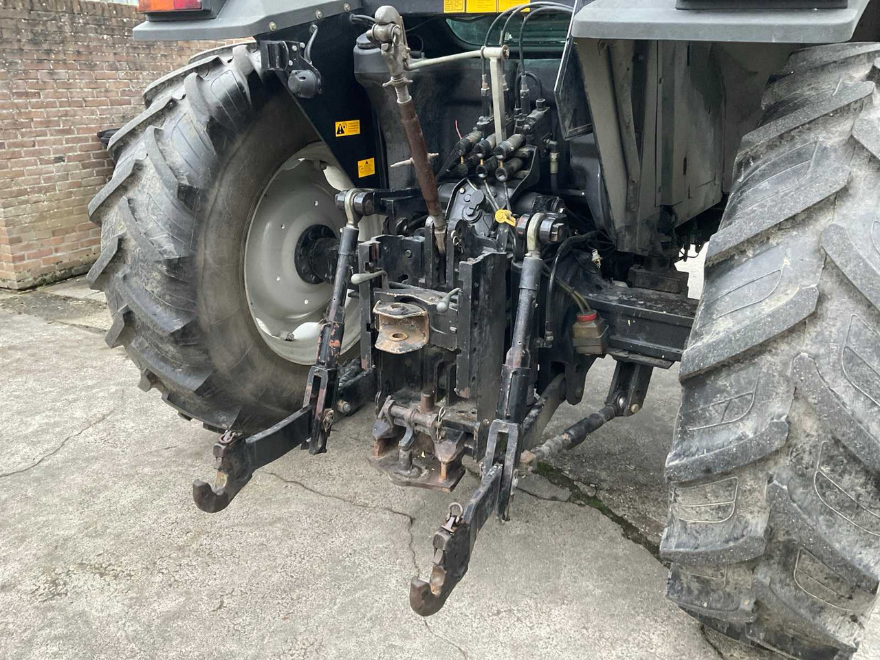 Tractor MASSEY FERGUSON 6265 FOUR WHEEL DRIVE FARM TRACTOR