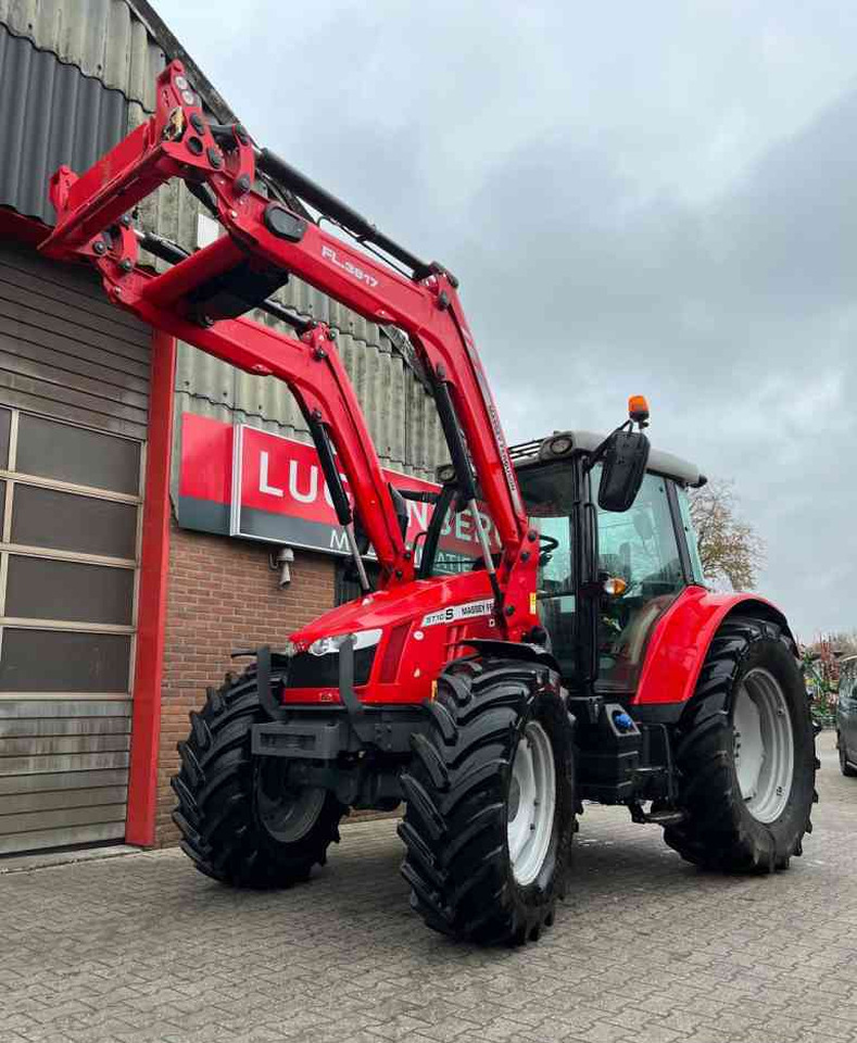 Tractor Massey Ferguson 5710S Dyna-4 Essential Voorlader Tractoren