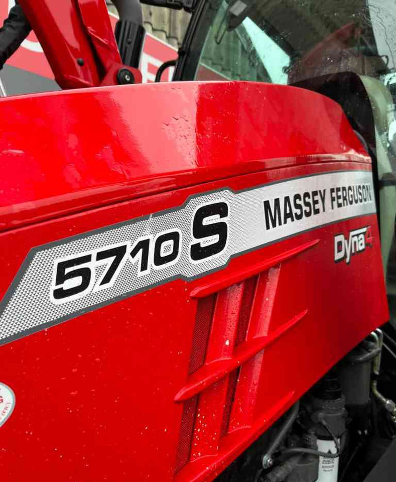 Tractor Massey Ferguson 5710S Dyna-4 Essential Voorlader Tractoren