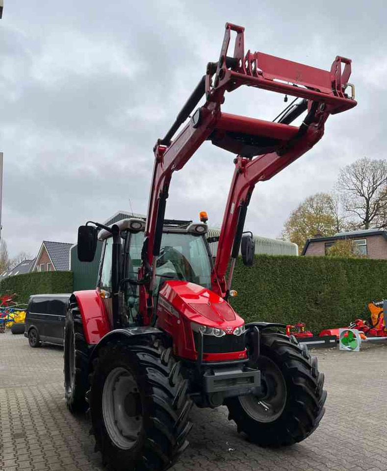Tractor Massey Ferguson 5710S Dyna-4 Essential Voorlader Tractoren