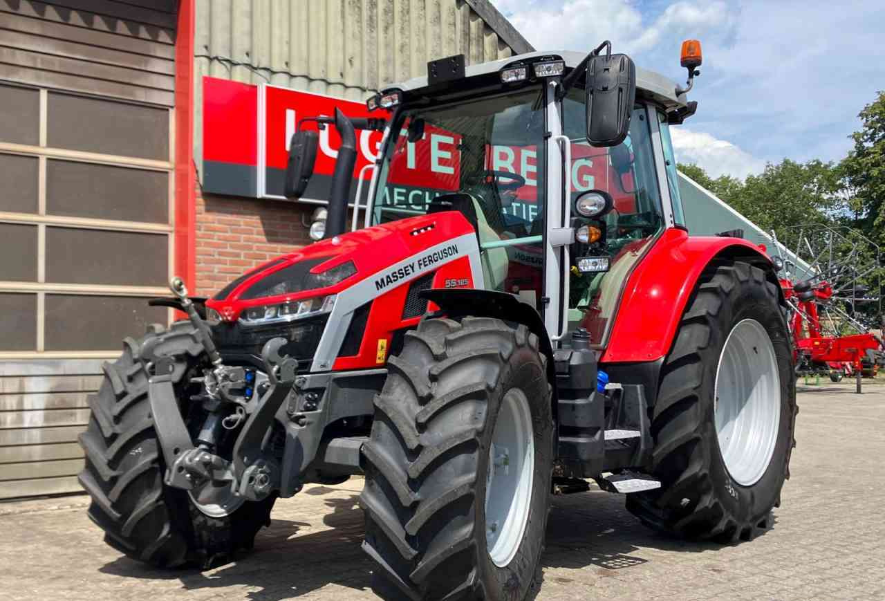 Tractor Massey Ferguson 5S.125 Dyna-4 Essential tractoren.