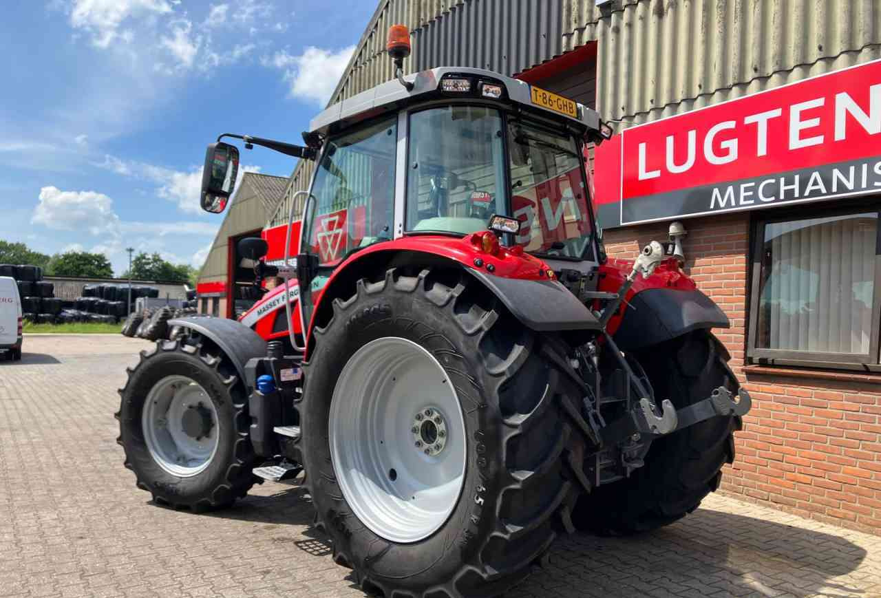 Tractor Massey Ferguson 5S.125 Dyna-4 Essential tractoren.