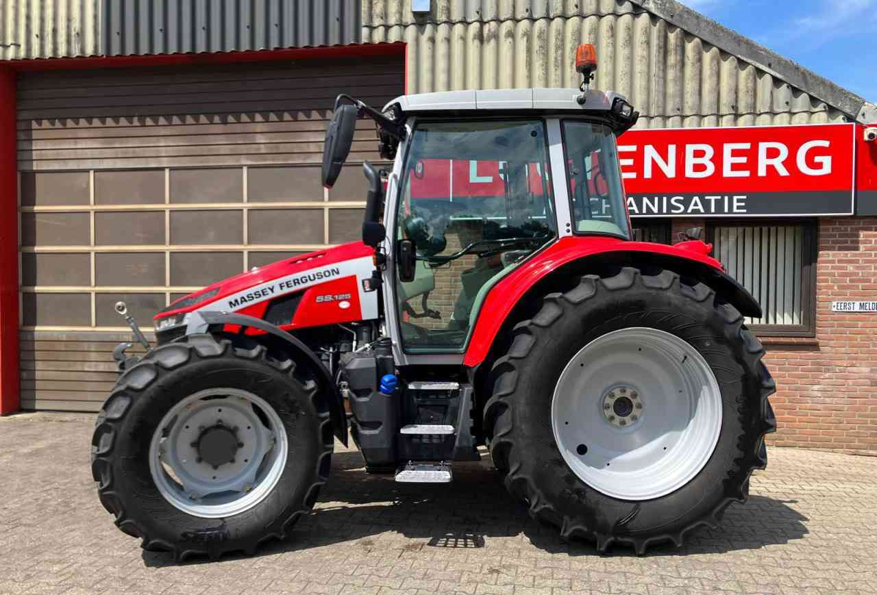 Tractor Massey Ferguson 5S.125 Dyna-4 Essential tractoren.