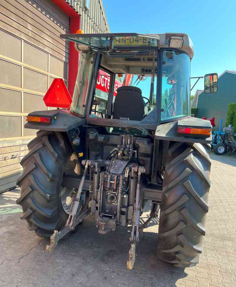 Tractor Massey Ferguson 6140 Dynashift met Mailleux voorlader tractoren