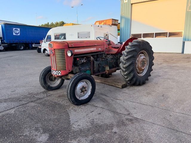 Tractor Massey Ferguson 65 / ebro