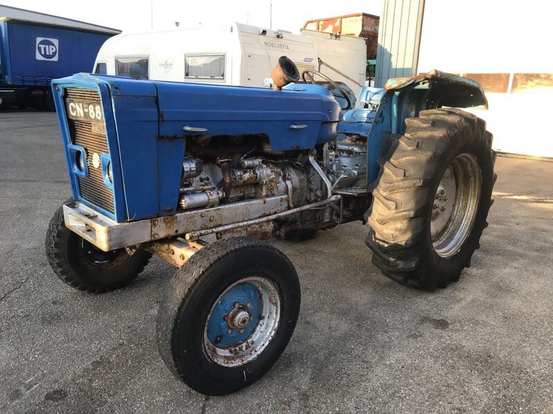 Tractor Massey Ferguson 65 / ebro