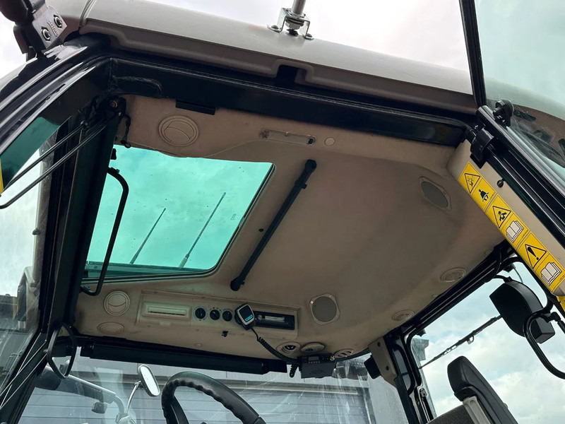 Tractor Massey Ferguson 6713S Dyna 6