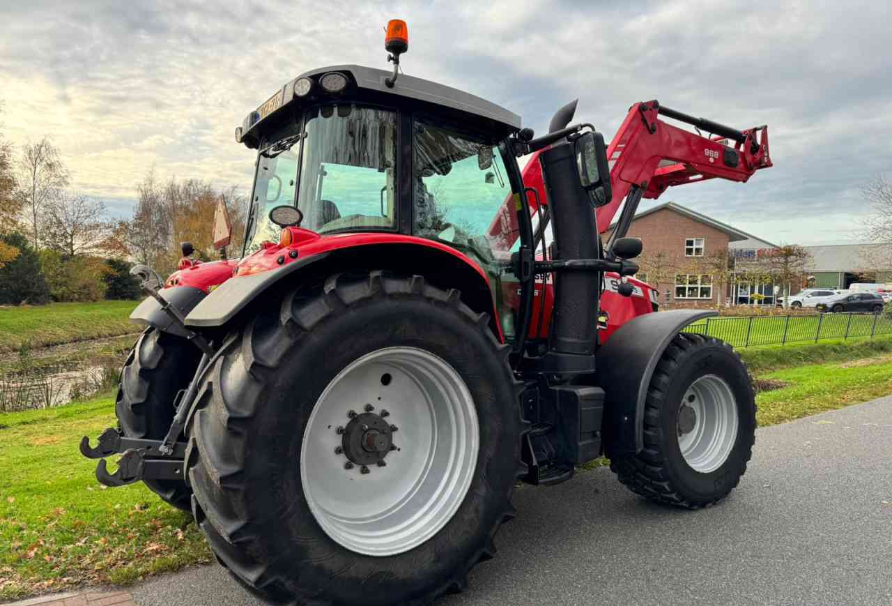 Tractor Massey Ferguson 7715S Dyna-6 Efficient Tractoren