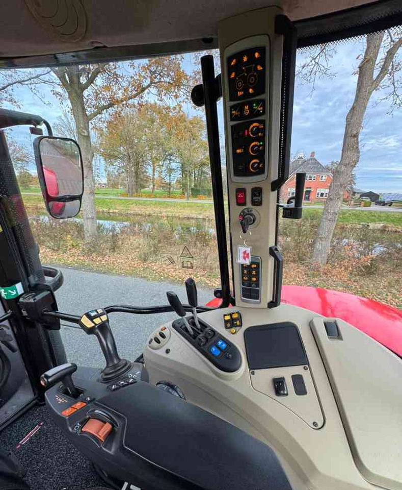 Tractor Massey Ferguson 7715S Dyna-6 Efficient Tractoren