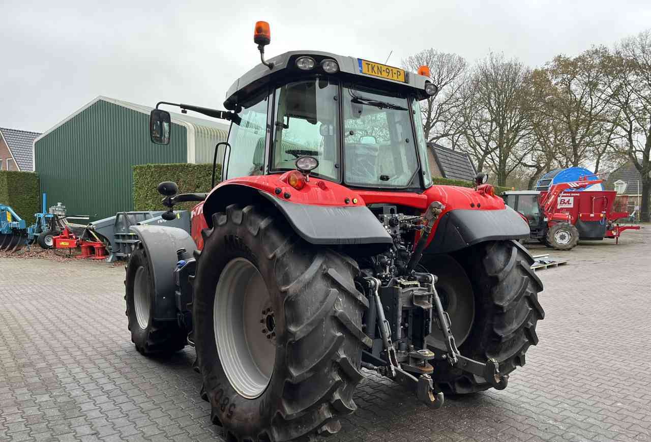 Tractor Massey Ferguson 7715 Dyna-6 Efficient Tractoren