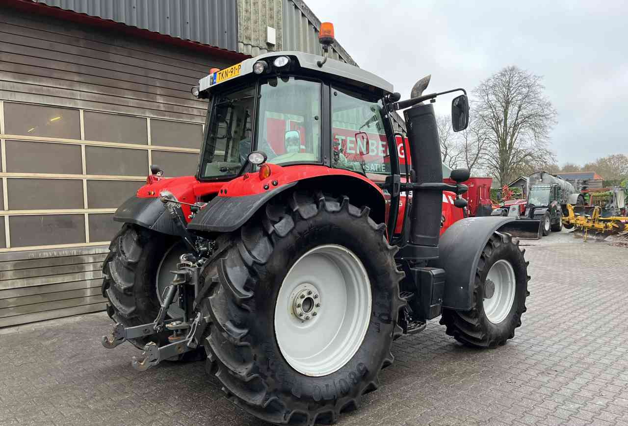 Tractor Massey Ferguson 7715 Dyna-6 Efficient Tractoren