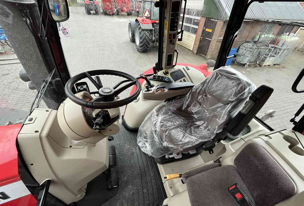 Tractor Massey Ferguson 7715 Dyna-6 Efficient Tractoren