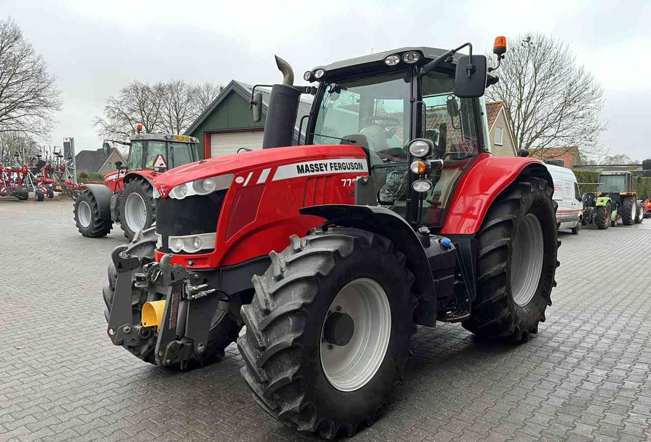Tractor Massey Ferguson 7715 Dyna-6 Efficient Tractoren