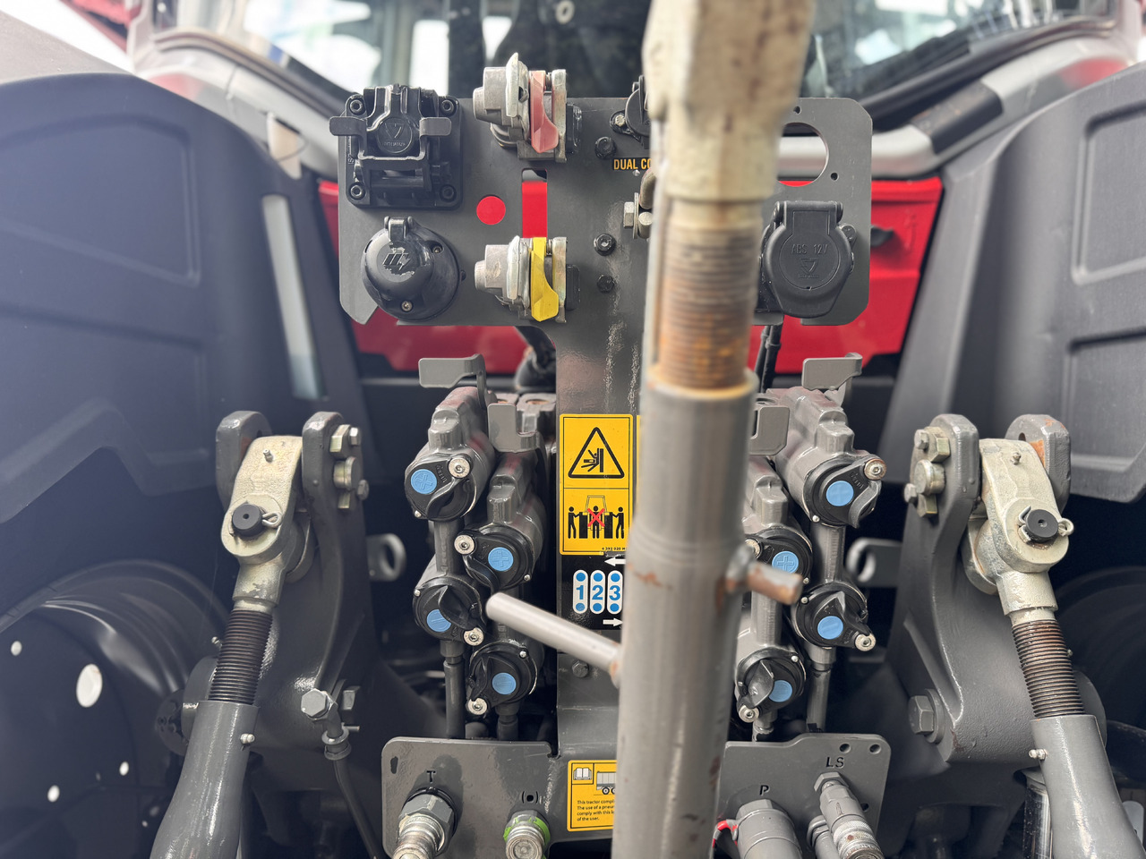 Tractor Massey Ferguson 8s.205 Dyna7 Exclusive