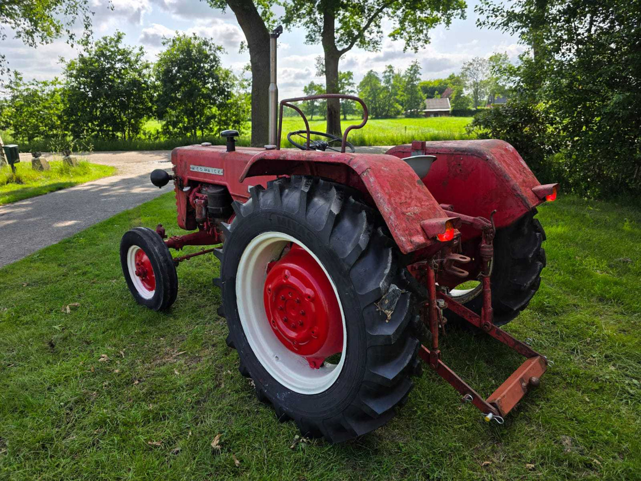 Tractor McCormick D-432