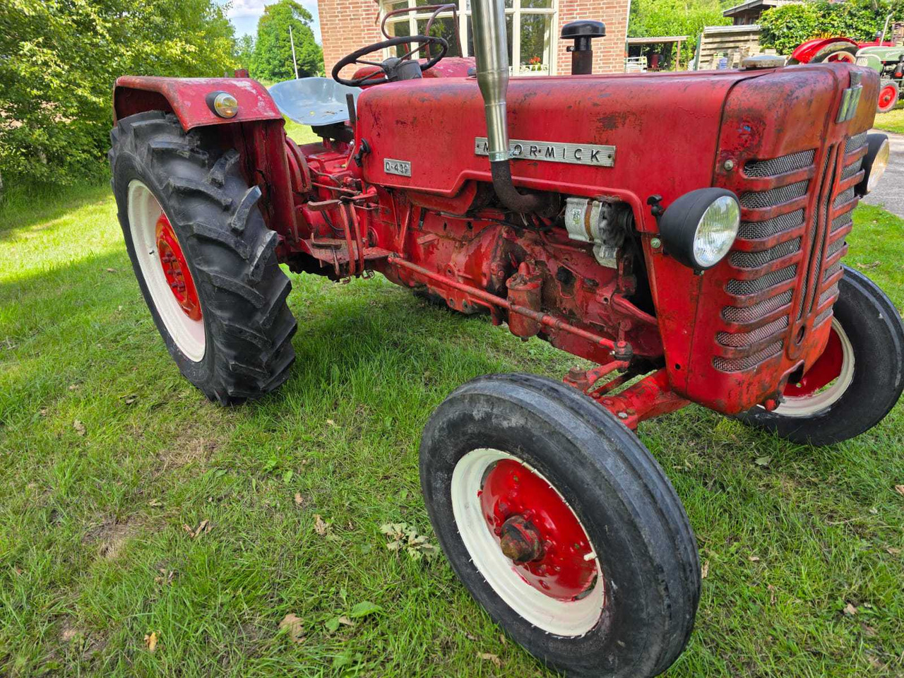 Tractor McCormick D-432