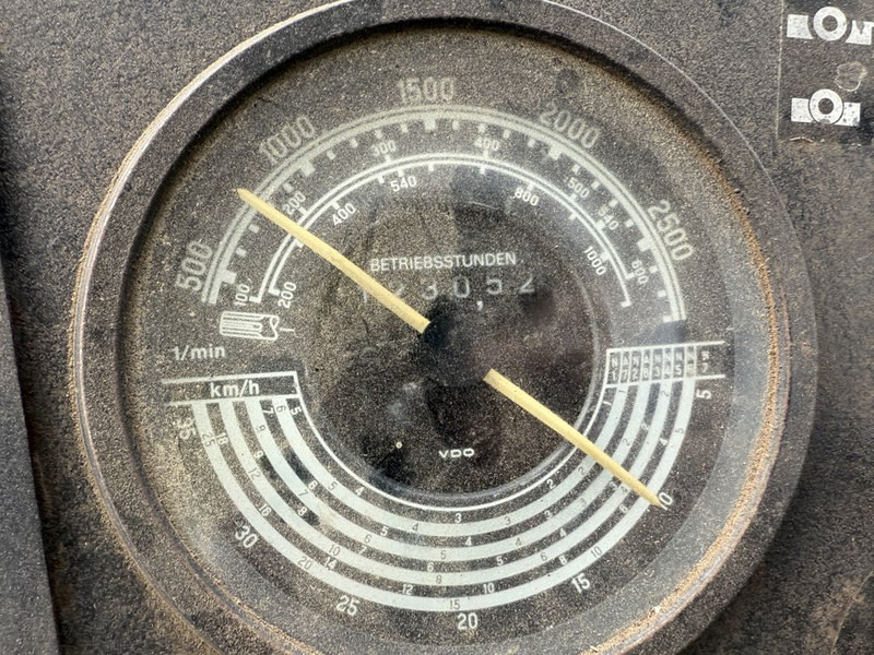 Tractor Mercedes-Benz MB-Trac 1300