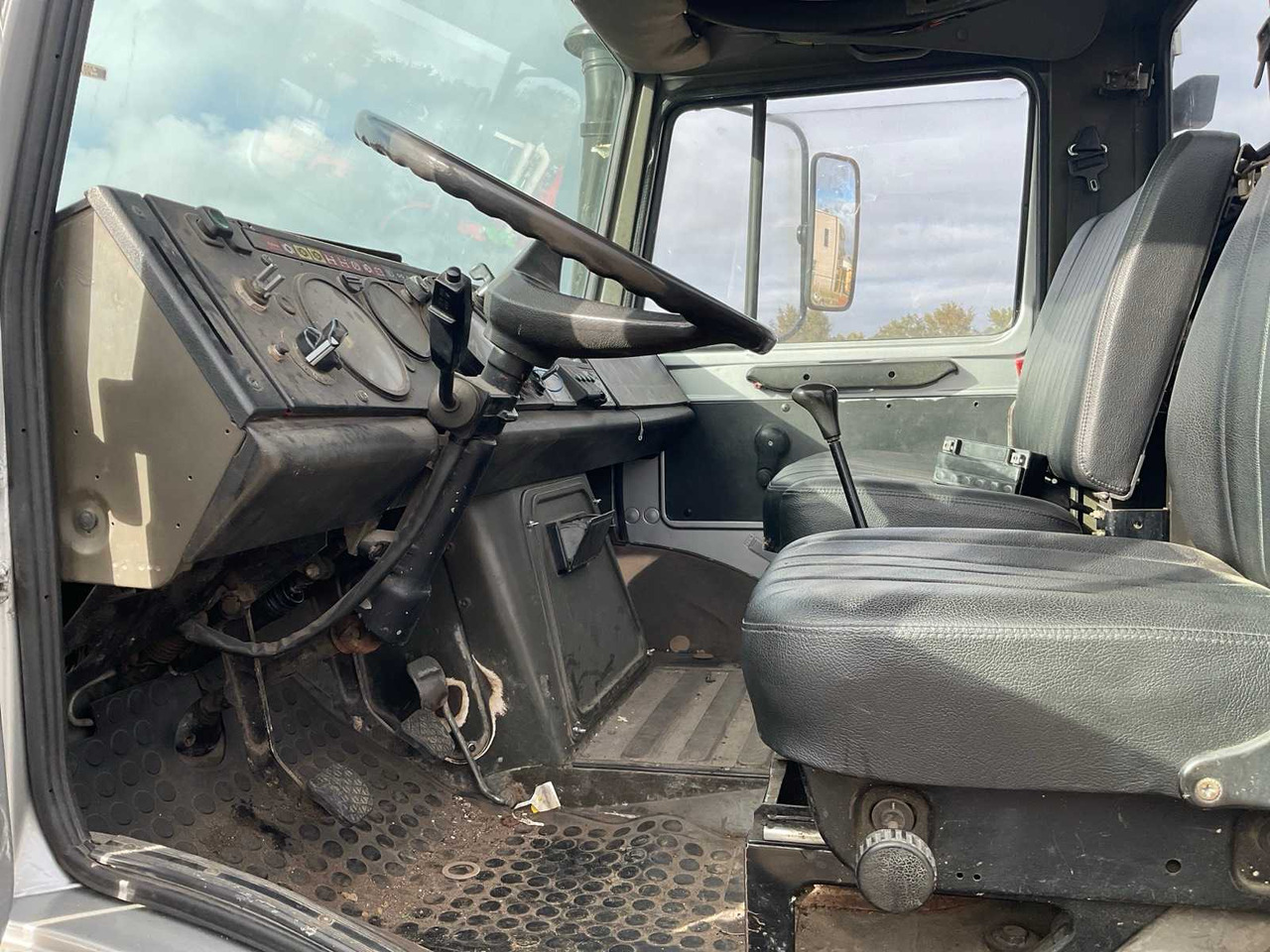 Tractor Mercedes-Benz Unimog 435