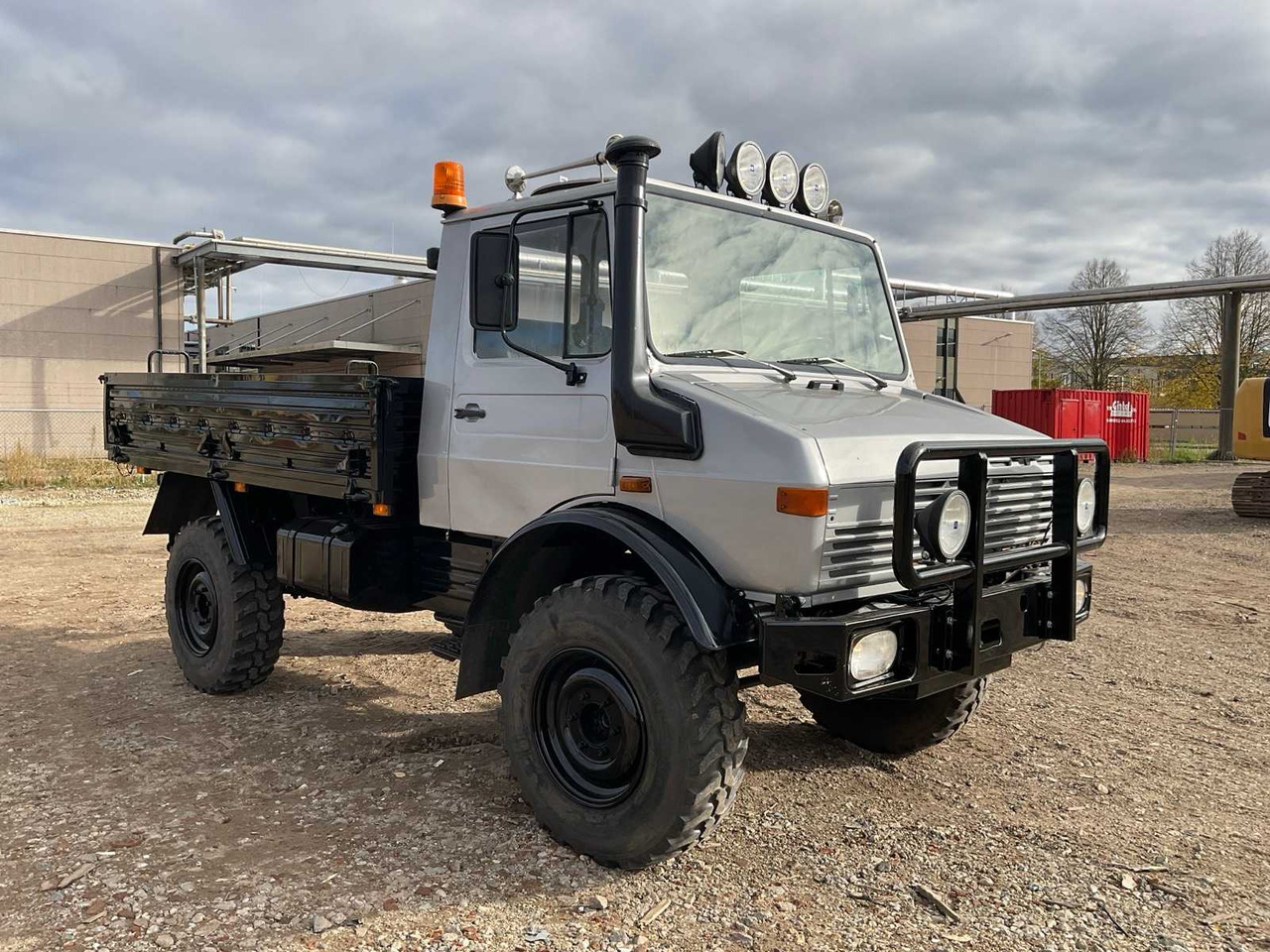 Tractor Mercedes-Benz Unimog 435