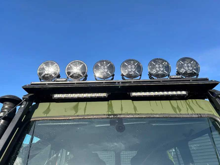 Tractor Mercedes-benz Unimog u 4023 dubbel cabine 9049 km
