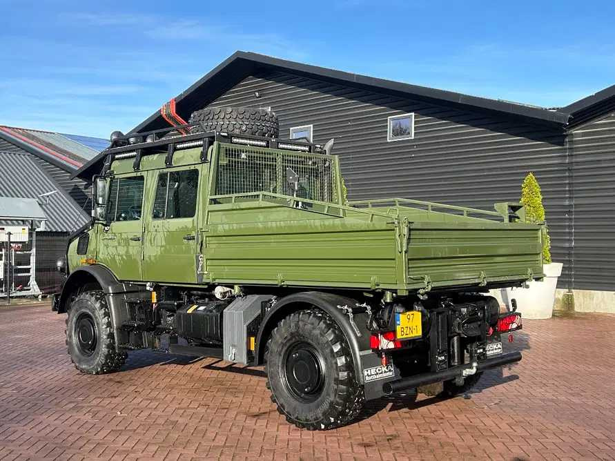 Tractor Mercedes-benz Unimog u 4023 dubbel cabine 9049 km