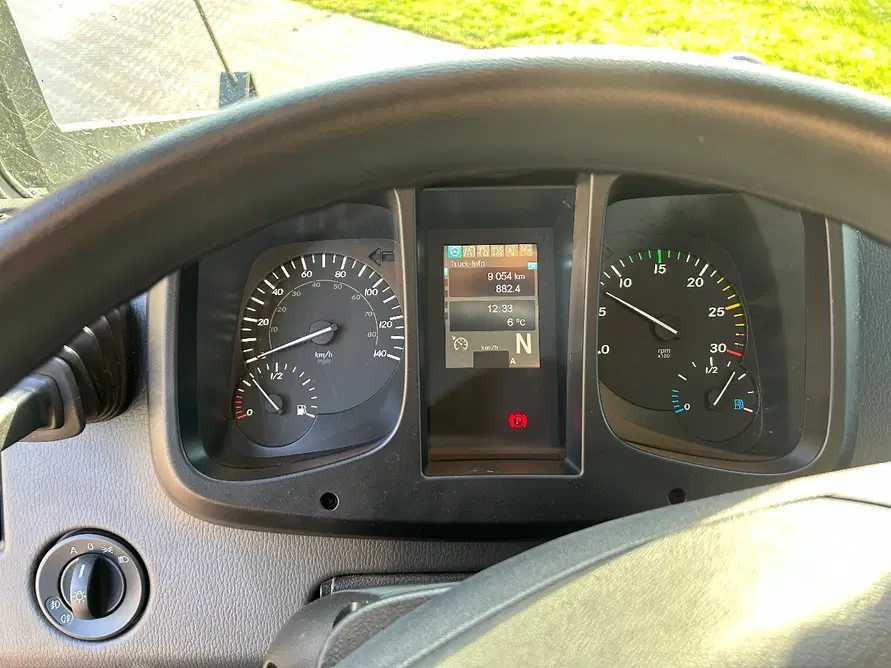 Tractor Mercedes-benz Unimog u 4023 dubbel cabine 9049 km