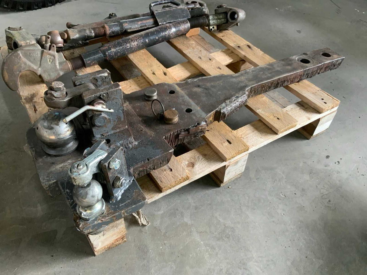 Tractor NEW HOLLAND 7000-SERIES / K80 - K50 TOWBAR