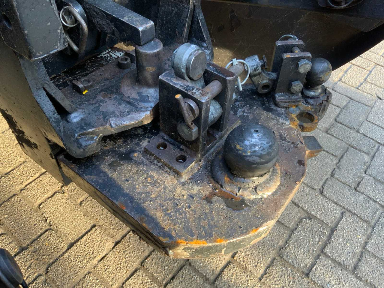 Tractor NEW HOLLAND 7000-SERIES / K80 - K50 TOWBAR