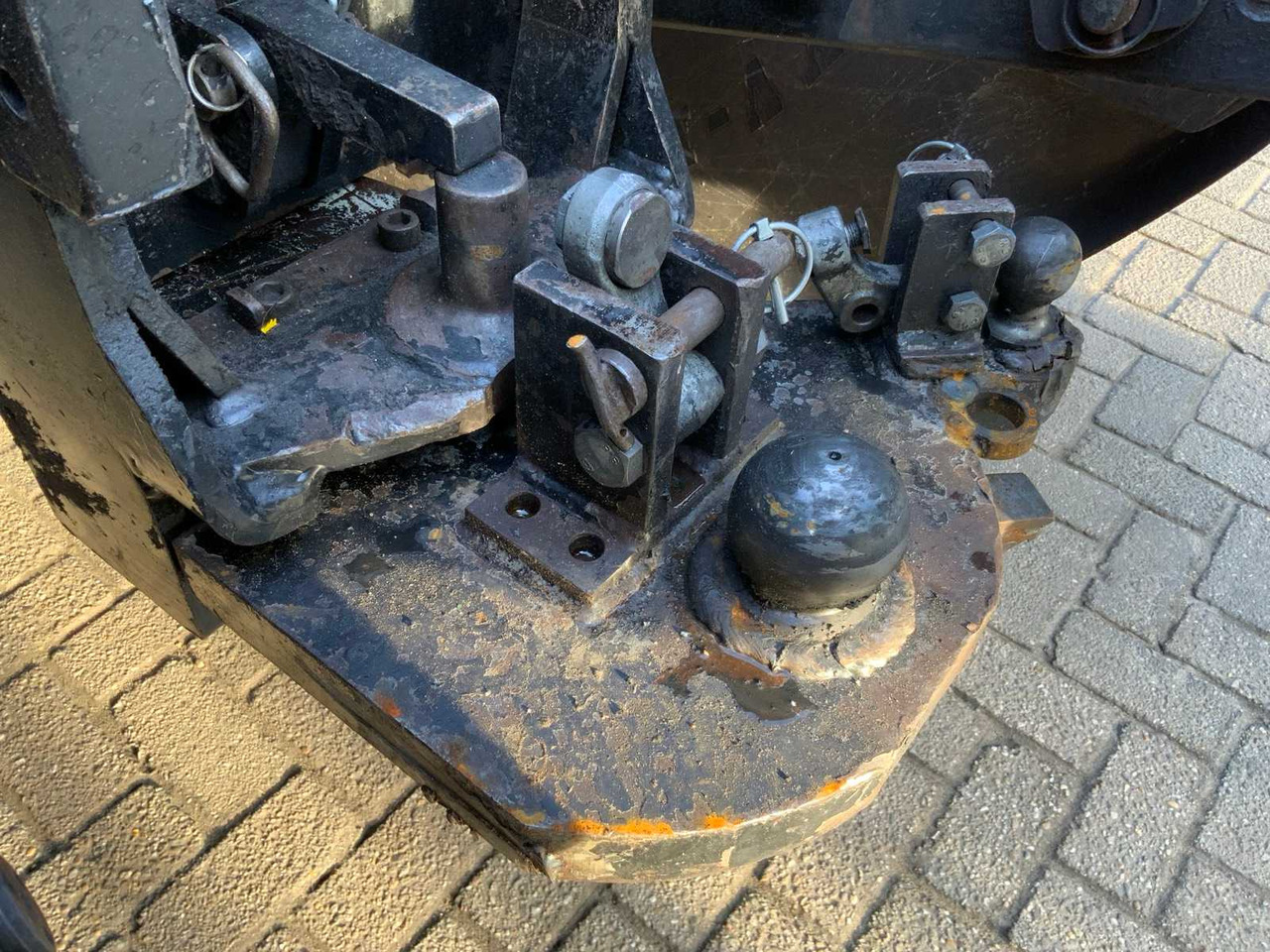 Tractor NEW HOLLAND 7000-SERIES / K80 - K50 TOWBAR